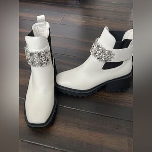 New Karl Lagerfeld Ivory Paris Embellished Platform Cavin Ankle Boots 8.5